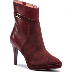 Botki TAMARIS - 1-25387-21 Burgundy 523. Czerwone botki Tamaris, z aplikacjami, z materiału, bez obcasa, na obcasie, bez zapięcia. W wyprzedaży za 279.00 zł.