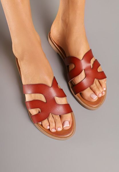 Jasnobrązowe Płaskie Klapki z Szerokim Paskiem z Wycięciami Lovehia. Brązowe klapki Renee, bez wzorów, bez obcasa, na płaskiej podeszwie. Za 59.99 zł.