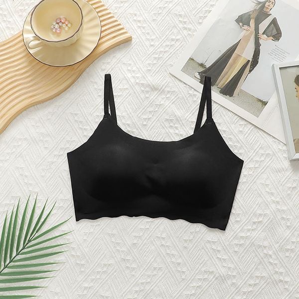 Biustonosz sportowy z pianki na treningi i codzienne aktywności Lyudmila. Czarne bielizna sportowa Intica, l, bez wzorów, z tkaniny. W wyprzedaży za 79.00 zł.