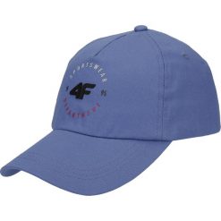 Czapka z daszkiem damska CAD302 - jasny fiolet. Czapki 4f. W wyprzedaży za 19.99 zł.