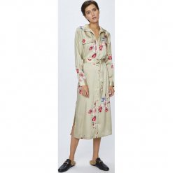 Pepe Jeans - Sukienka Auro. Sukienki Pepe Jeans, na co dzień, s, bez wzorów, z jeansu, casualowe, bez kołnierzyka, bez ramiączek, maxi, proste. W wyprzedaży za 239.90 zł.