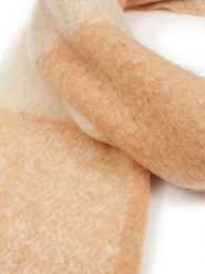 Orsay Szal w kolorze beżowym rozmiar: onesize. Brązowe szaliki Orsay, bez wzorów, z materiału. Za 34.99 zł.