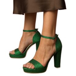 Zielone damskie wysokie sandały brokatowe. Zielone sandały bez wzorów, z materiału, eleganckie, z okrągłym noskiem, bez obcasa, na platformie, bez zapięcia. Za 101.26 zł.
