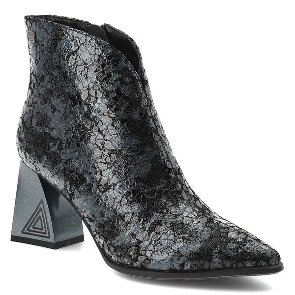 Niebieskie Botki S.Barski Eleganckie Obuwie Damskie. Niebieskie botki S.BARSKI, bez wzorów, ze skóry, ze szpiczastym noskiem, bez obcasa, na obcasie, bez zapięcia. Za 365.99 zł.