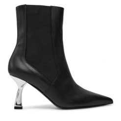 Botki Pollini. Czarne botki Pollini, bez wzorów, bez obcasa, na szpilce, bez zapięcia. Za 2,049.00 zł.