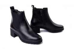 TAMARIS 1-25456-43 001 black, botki damskie. Czarne botki Tamaris, bez wzorów, bez obcasa, na obcasie, bez zapięcia. Za 418.21 zł.