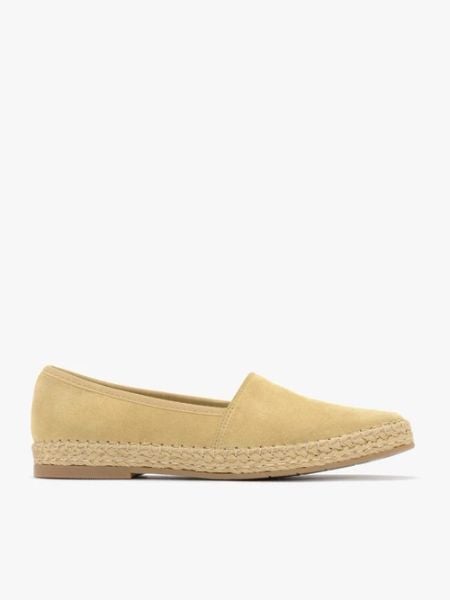 Damskie espadryle w kolorze piaskowym. Brązowe espadryle Ryłko, bez wzorów, ze skóry, bez obcasa, na płaskiej podeszwie, bez zapięcia. Za 279.99 zł.