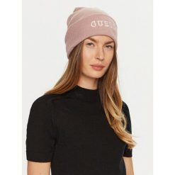 Czapka Guess. Czerwone czapki Guess, z aplikacjami. Za 169.99 zł.