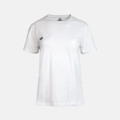 Koszulka LIENA W Klasyczny komfort i uniwersalny styl do noszenia na co dzień. Białe bluzki Izas, m, bez wzorów, casualowe, bez kołnierzyka, bez ramiączek. Za 139.09 zł.