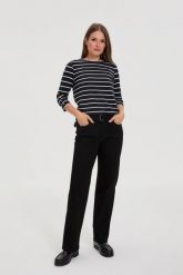 Jeansy z prostymi nogawkami czarne. Czarne jeansy MOODO, l, bez wzorów. Za 149.99 zł.