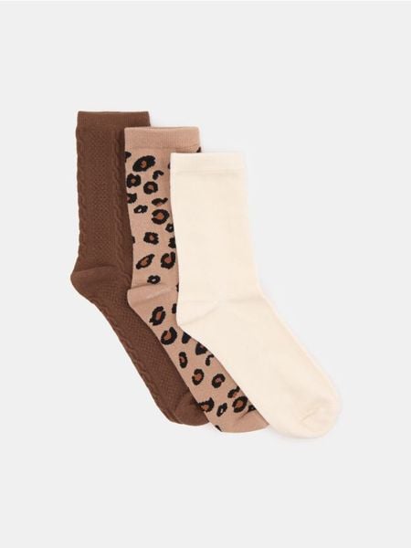 Skarpetki 3 pack - beżowy. Brązowe skarpety Sinsay, bez wzorów. Za 15.99 zł.