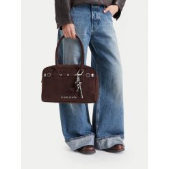 Torebka Guess Jeans. Brązowe torebki klasyczne Guess Jeans, z aplikacjami, z jeansu, bez dodatków. Za 299.99 zł.