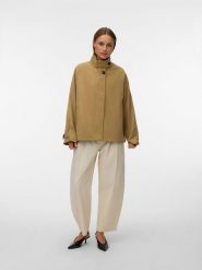 Vero Moda Kurtka przejściowa w kolorze beżowym rozmiar: XS. Brązowe kurtki Vero Moda, xs, bez wzorów, bez kaptura. Za 165.99 zł.