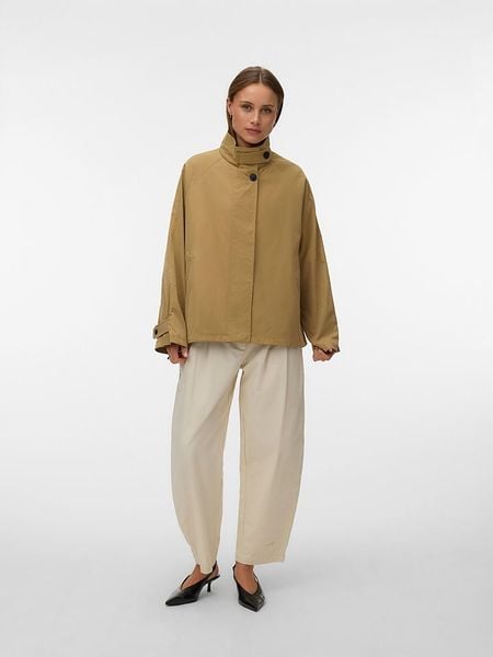 Vero Moda Kurtka przejściowa w kolorze beżowym rozmiar: M. Brązowe kurtki Vero Moda, m, bez wzorów, bez kaptura. Za 114.95 zł.