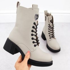 Skórzane botki damskie na klocku beżowe Vinceza 66671. Brązowe botki VINCEZA, bez wzorów, ze skóry, bez obcasa, bez zapięcia. Za 339.99 zł.