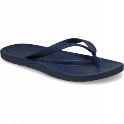 Kapcie Crocs Klapki Crocs Dorosłych. Niebieskie obuwie domowe Crocs, bez wzorów, z materiału, bez zapięcia. Za 119.99 zł.