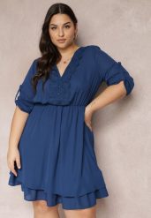 Granatowa Sukienka Mini z Gumką w Talii i Koronkowymi Wstawkami Kelia. Niebieskie sukienki Renee, na co dzień, l, bez wzorów, z koronki, eleganckie, bez kołnierzyka, bez ramiączek, mini, kopertowe. Za 79.99 zł.