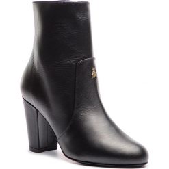 Botki PATRIZIA PEPE - 2V8254/A4L8-K103 Nero. Czarne botki Patrizia Pepe, bez wzorów, ze skóry, bez obcasa, na obcasie, bez zapięcia. W wyprzedaży za 679.00 zł.