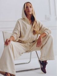 Reebok Bluza Reebok x Ewa Chodakowska RK25620CCW Beżowy Regular Fit. Brązowe bluzy Reebok, s, bez wzorów, z bawełny, bez kaptura. Za 249.99 zł.