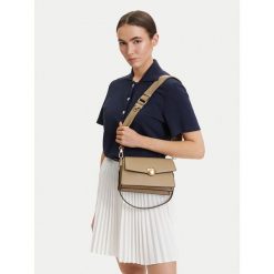 Torebka Lacoste. Czerwone torebki klasyczne Lacoste, bez wzorów, bez dodatków. Za 1,069.00 zł.