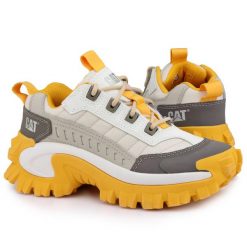 Buty sportowe do chodzenia Cat INTRUDER. Białe obuwie sportowe Caterpillar, bez zapięcia, trekkingowe. W wyprzedaży za 349.00 zł.