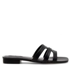Klapki Nine West. Czarne klapki Nine West, bez wzorów, bez obcasa. Za 179.99 zł.