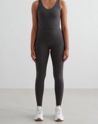Damskie legginsy wysoki stan, odprowadzające pot, squat proof Sense Tall szare. Szare legginsy AIM'N, s, bez wzorów, z elastanu, z podwyższonym stanem. Za 297.00 zł.