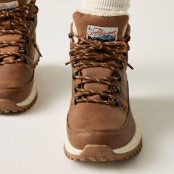 Buty trekkingowe damskie Regatta Sherbourne. Brązowe trekkingi Regatta, z futra, trekkingowe. Za 341.00 zł.