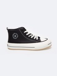 Trampki damskie wysokie ze skóry ekologicznej czarne OO274062 906. Czarne trampki Big Star, bez wzorów, z jeansu, bez zapięcia. W wyprzedaży za 139.99 zł.