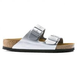 Sandały turystyczne Birkenstock Arizona BF. Szare sandały Birkenstock, bez wzorów, z materiału, bez obcasa, bez zapięcia. Za 349.00 zł.