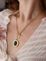 L'Atelier de Gaia Pozłacany naszyjnik z zawieszką - dł. 47 cm rozmiar: onesize. Zielone naszyjniki L'Atelier de Gaia, z agatem, pozłacane. Za 91.56 zł.