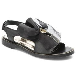 Czarne Sandały Karino Eleganckie Skórzane Obuwie. Czarne sandały Karino, bez wzorów, ze skóry, eleganckie, bez obcasa, na płaskiej podeszwie, bez zapięcia. Za 299.00 zł.