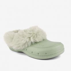 Damskie klapki zimowe Coqui Husky - ocieplane, z futerkiem boa. Brązowe klapki Coqui, bez wzorów, z materiału, bez obcasa. Za 134.99 zł.