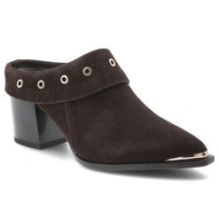 Klapki damskie S.Barski, z zamszowej skóry naturalnej z dekoracyjnymi nitami i stabilnym obcasem, brązowe, CR61-3059. Brązowe klapki S.BARSKI, bez wzorów, ze skóry, bez obcasa, na obcasie. Za 359.00 zł.