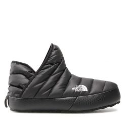 Kapcie The North Face. Czarne obuwie domowe The North Face, bez wzorów, bez zapięcia. Za 298.99 zł.