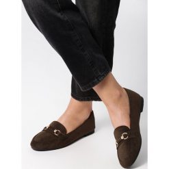 Zielone Mokasyny Harlow. Zielone mokasyny Born2be, z aplikacjami, z okrągłym noskiem, bez obcasa. Za 69.99 zł.