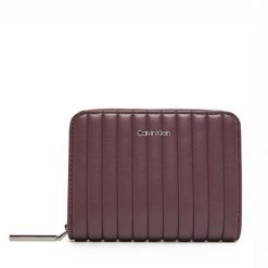 Portfel damski Calvin Klein. Czerwone portfele Calvin Klein, bez wzorów. Za 169.99 zł.
