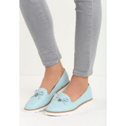 Jasnoniebieskie Mokasyny Danii. Mokasyny Born2be, bez wzorów, ze skóry, ze szpiczastym noskiem, bez obcasa. Za 29.99 zł.