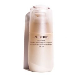 Shiseido Benefiance EMULSJA WYGŁADZAJĄCA ZMARSZCZKI NA DZIEŃ Z SPF30 Kremy do twarzy 75 ml. Kremy do twarzy Shiseido. Za 420.00 zł.