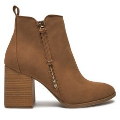 Botki Call It Spring. Brązowe botki Call it Spring, bez wzorów, bez obcasa, na słupku, bez zapięcia. Za 369.99 zł.