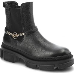 Czarne Botki Karino Modne Skórzane Ocieplane Buty Damskie. Czarne botki Karino, na jesień, bez wzorów, ze skóry, bez obcasa, na obcasie, bez zapięcia. Za 399.00 zł.