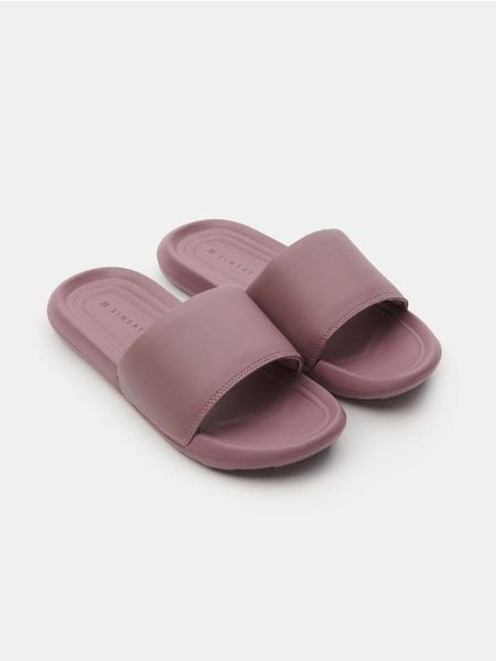 Klapki - fioletowy. Fioletowe klapki Sinsay, bez wzorów, bez obcasa. Za 25.99 zł.