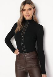 Czarny Sweterkowy Golf z Prążkowanej Dzianiny z Ozdobną Wstawką z Cyrkoniami Dynara. Czarne golfy Born2be, bez wzorów, z dzianiny, bez ramiączek. Za 39.99 zł.