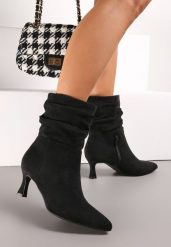 Czarne Botki z Imitacji Zamszu z Marszczoną Cholewką do Połowy Łydki na Niskim Obcasie Typu Kaczuszka Zakera. Czarne botki Renee, bez wzorów, z jeansu, bez obcasa, na obcasie, bez zapięcia. Za 129.99 zł.