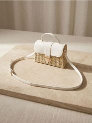 Pleciona torebka na ramię z klapką - biały. Białe torby na ramię Sinsay, bez wzorów, na ramię, bez dodatków. Za 59.99 zł.