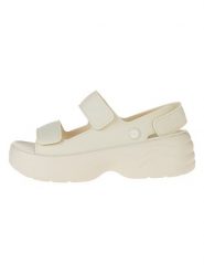 Crocs Sandały "Skyline" w kolorze kremowym rozmiar: 37/38. Brązowe sandały Crocs, bez wzorów, klasyczne, z otwartym noskiem, bez obcasa, bez zapięcia. Za 134.53 zł.