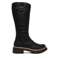 Kozaki Rieker. Czarne kozaki Rieker, bez obcasa, na płaskiej podeszwie, bez zapięcia. Za 399.99 zł.