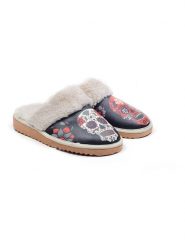 Goby Kapcie w kolorze czarnym ze wzorem rozmiar: 36. Czarne obuwie domowe Goby, bez wzorów, z materiału, z okrągłym noskiem, bez zapięcia. Za 130.99 zł.