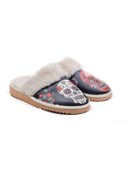 Goby Kapcie w kolorze czarnym ze wzorem rozmiar: 35. Czarne obuwie domowe Goby, bez wzorów, z materiału, z okrągłym noskiem, bez zapięcia. Za 130.99 zł.