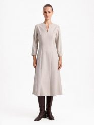 BGN Sukienka w kolorze jasnoszarym rozmiar: 36. Szare sukienki BGN, na imprezę, bez wzorów, bez kołnierzyka, bez ramiączek, midi. Za 171.95 zł.